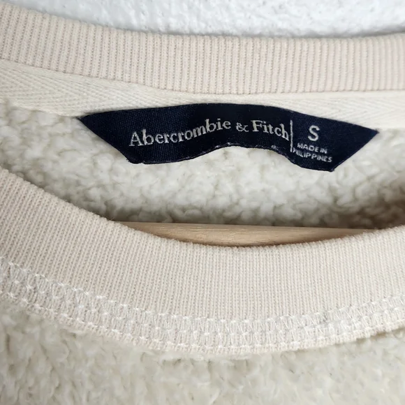 Abercrombie and Fitch Women's Crewneck Fuzzy Sweater - Picture 7 of 7